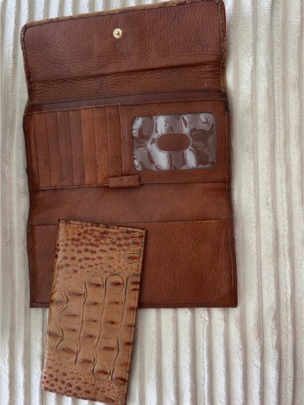 Brahmin Brown Croc-Embossed bag with Gold Hardware - Picture 6 of 15